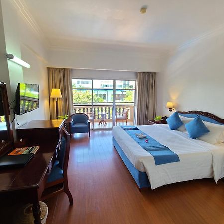Somadevi Angkor Premium Hotel Siem Reap Exterior photo