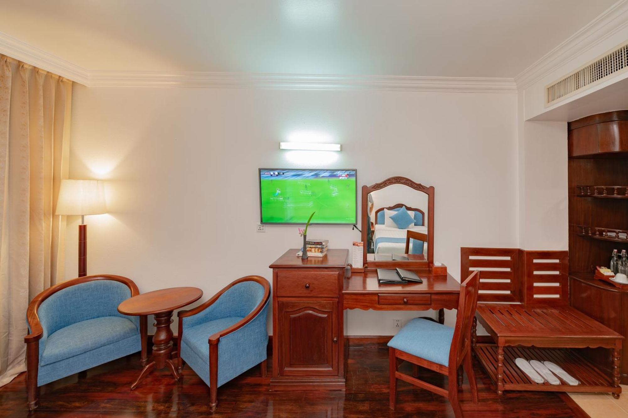 Somadevi Angkor Premium Hotel Siem Reap Exterior photo