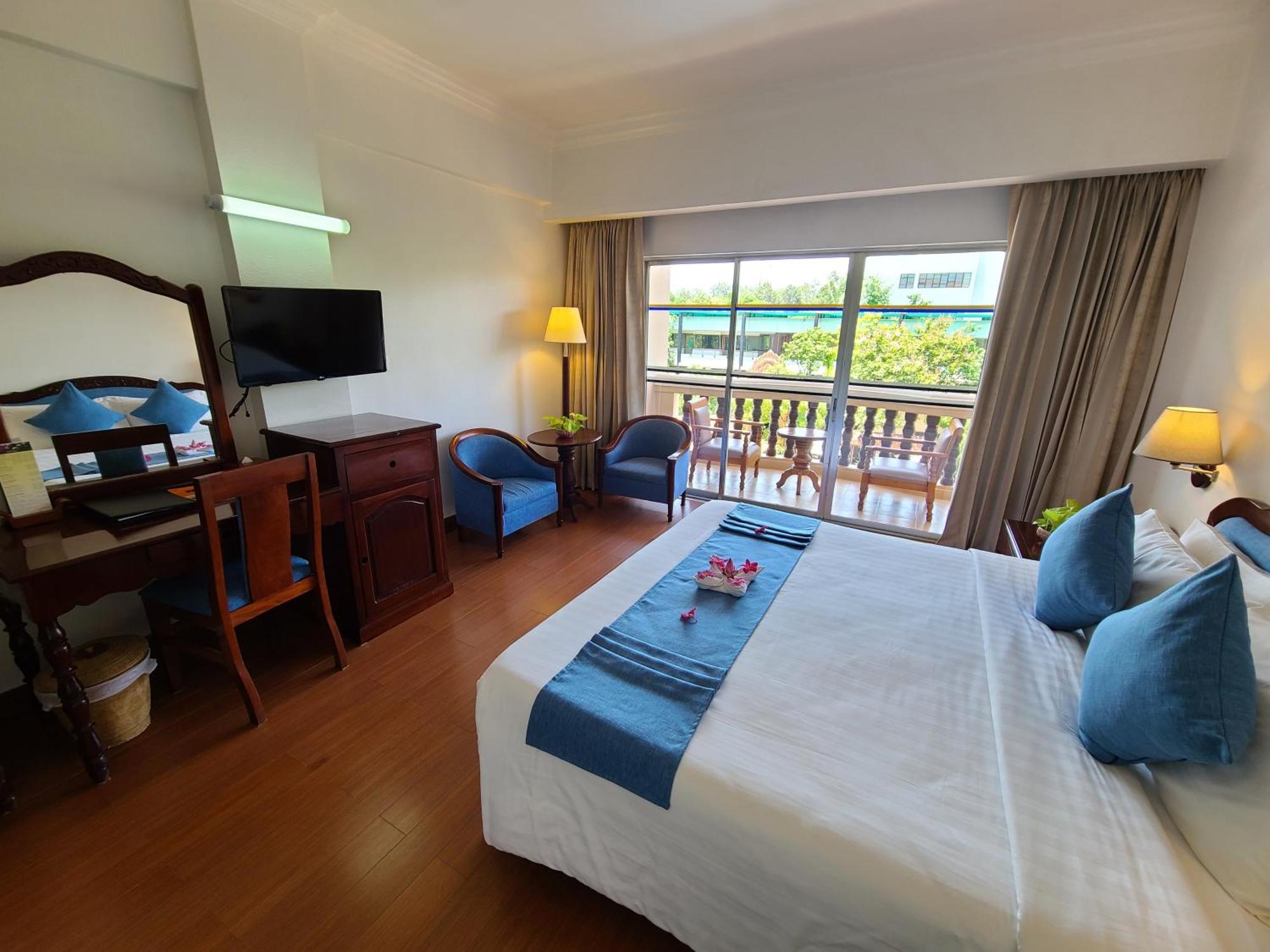 Somadevi Angkor Premium Hotel Siem Reap Exterior photo