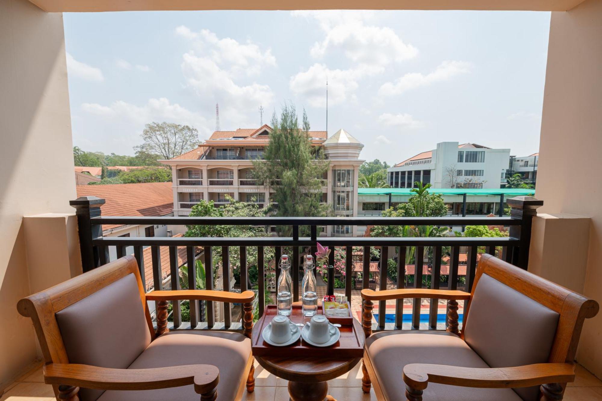 Somadevi Angkor Premium Hotel Siem Reap Exterior photo
