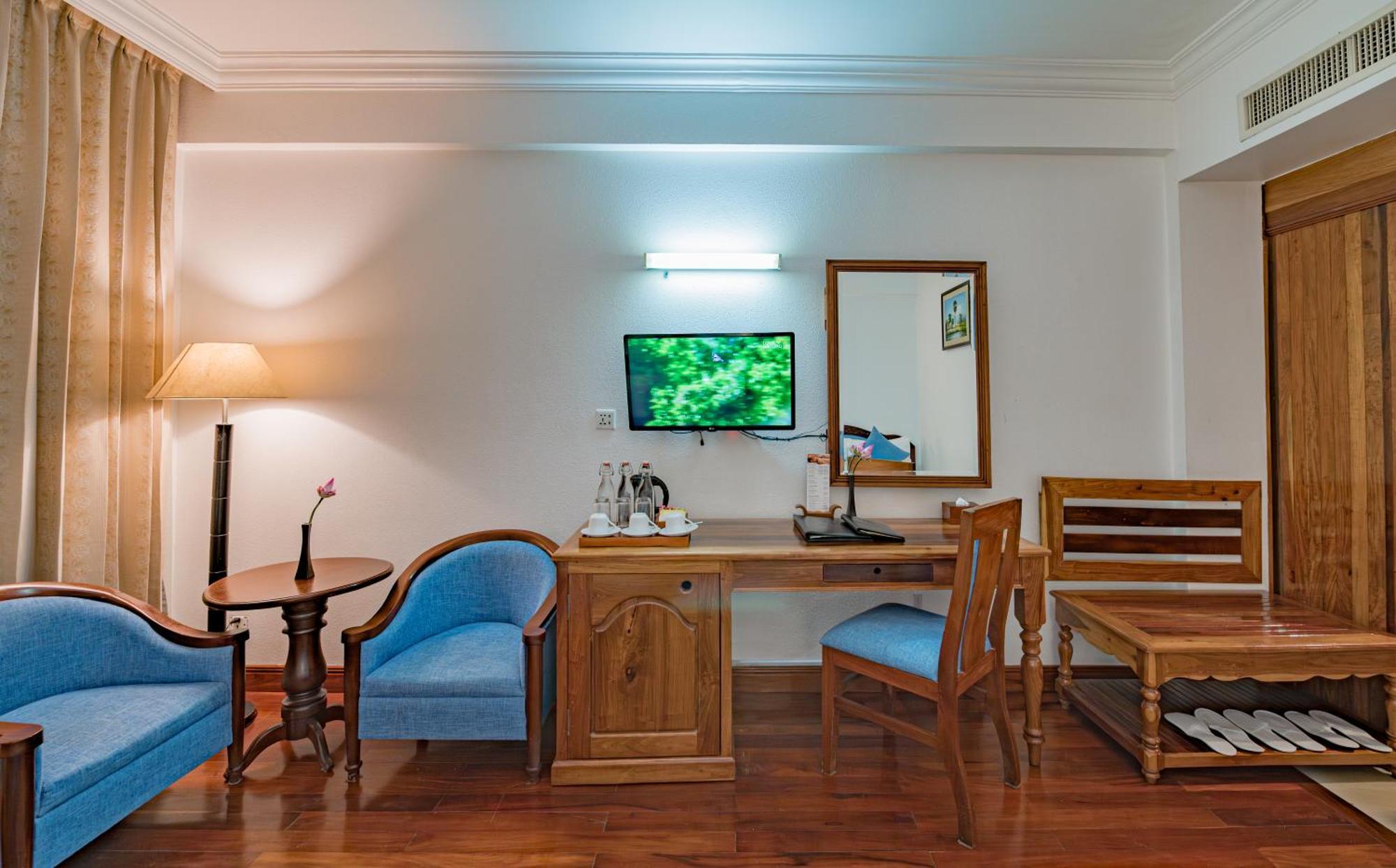 Somadevi Angkor Premium Hotel Siem Reap Exterior photo