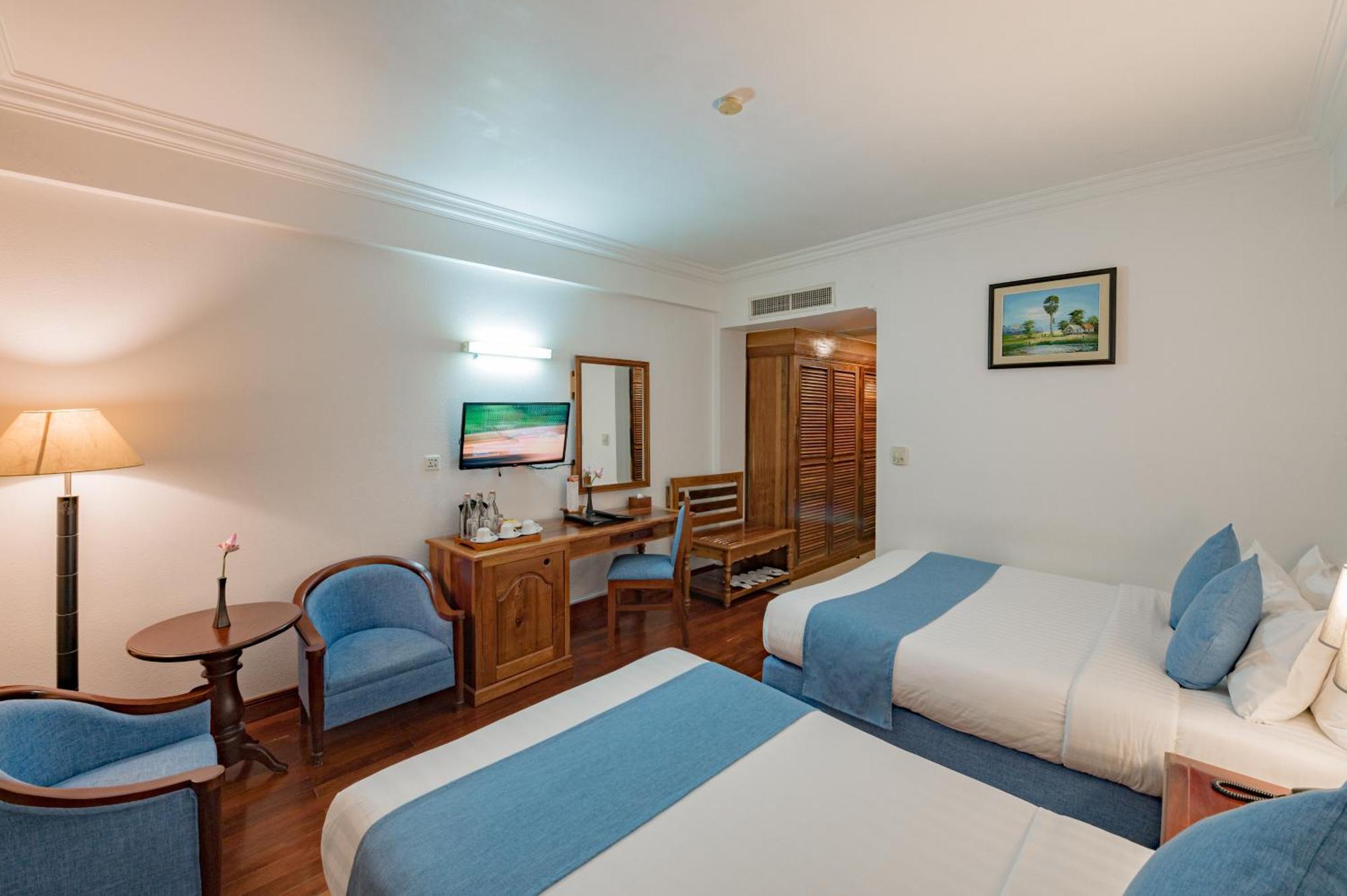 Somadevi Angkor Premium Hotel Siem Reap Exterior photo