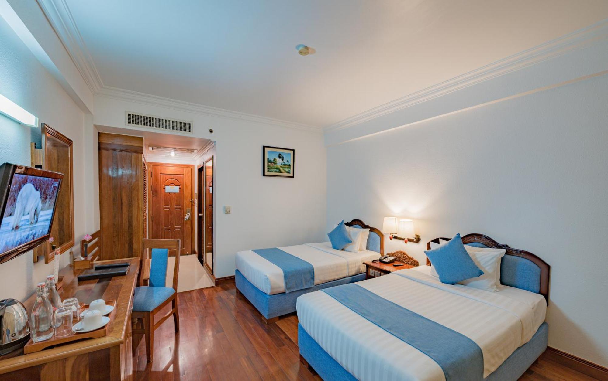 Somadevi Angkor Premium Hotel Siem Reap Exterior photo
