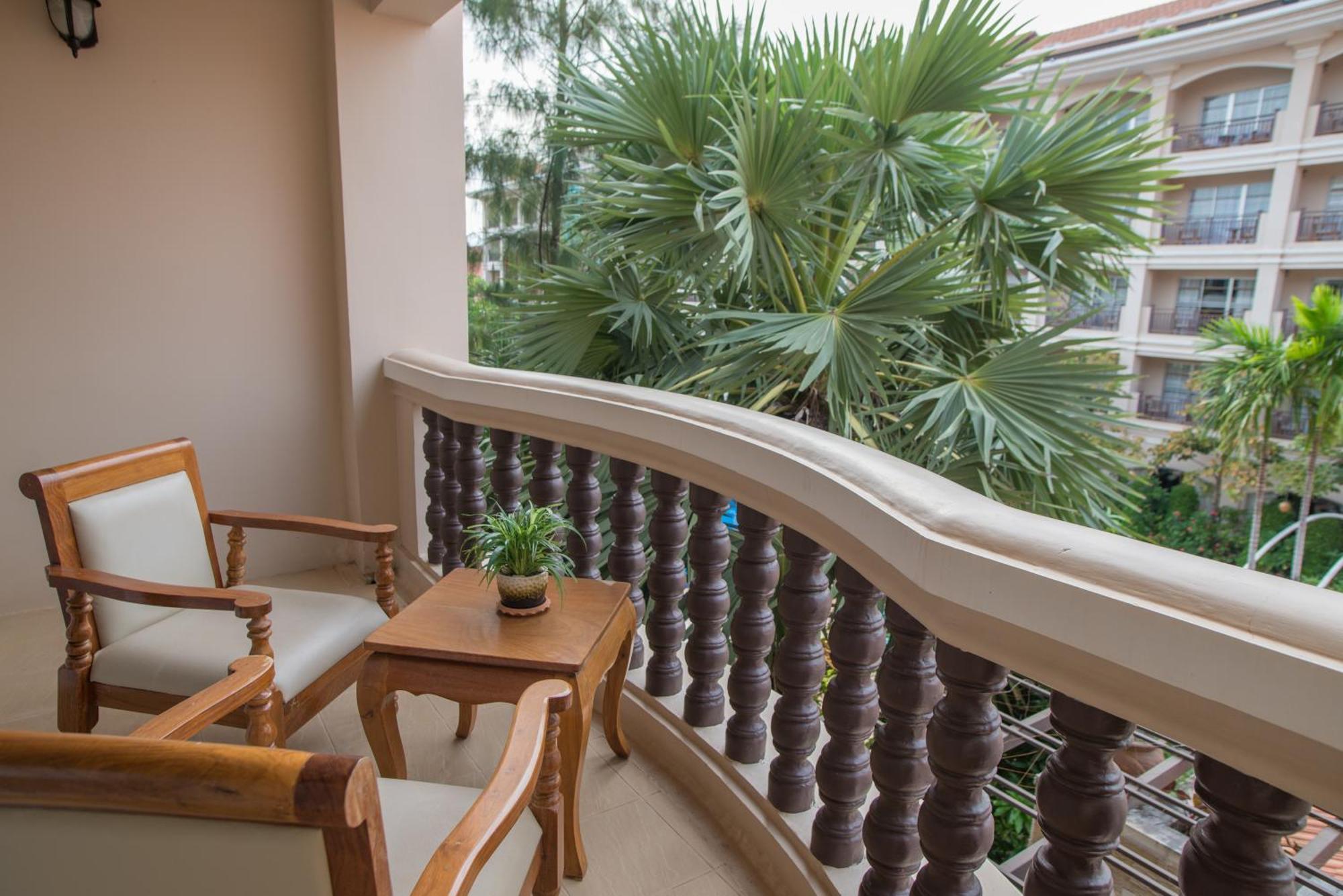 Somadevi Angkor Premium Hotel Siem Reap Exterior photo