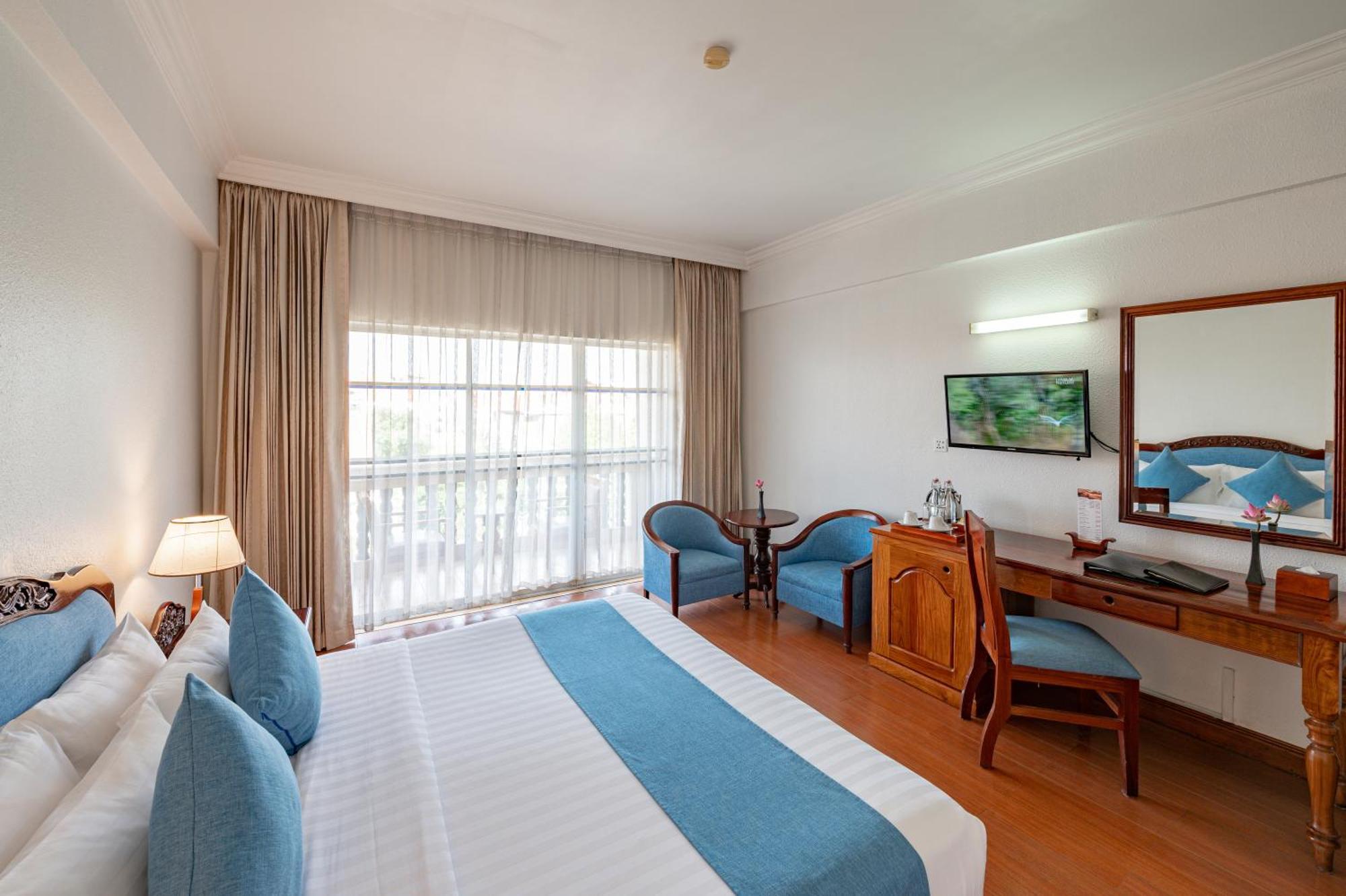 Somadevi Angkor Premium Hotel Siem Reap Exterior photo